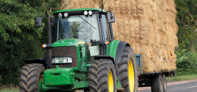 Road safety charity backs farm trailer scheme