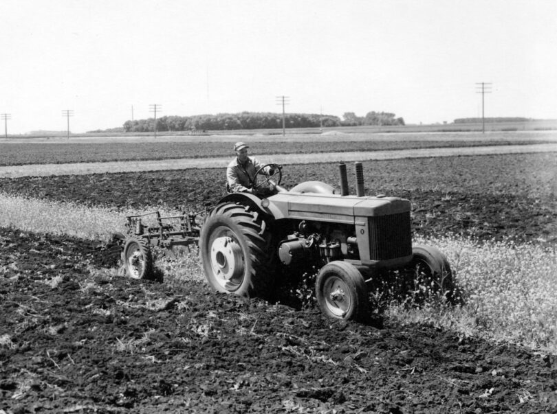 Showcase celebrates 75 years of John Deere diesel engines – Anglia ...